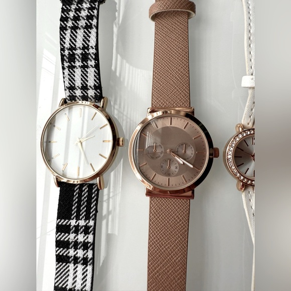 Elegant Women's Watch Collection - 5 Watches - Picture 3 of 5